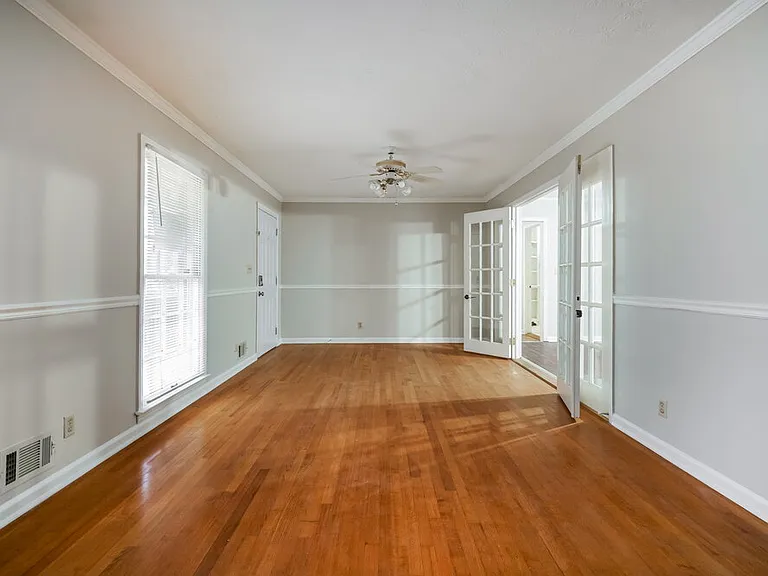 6166 Queens Rd — Photo 5