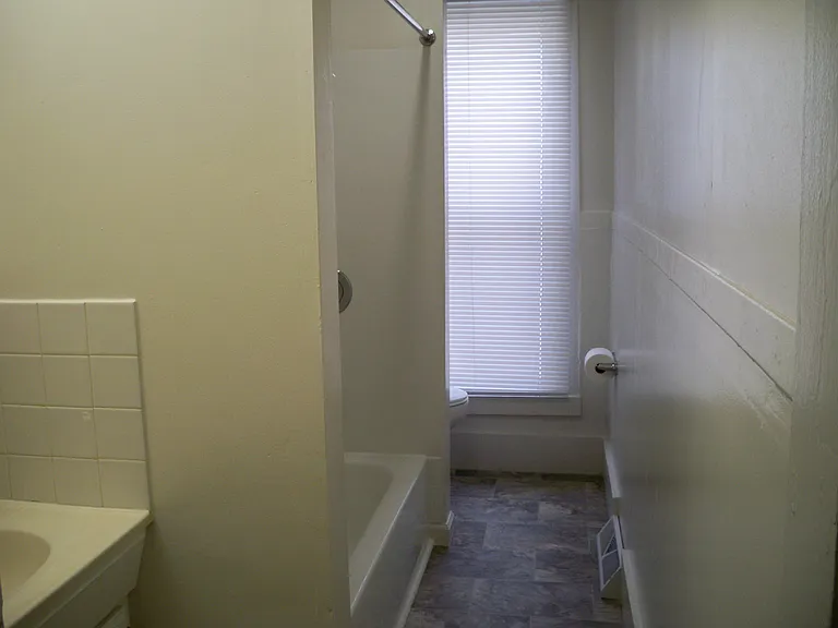 1120 S Pasfield St — Photo 13