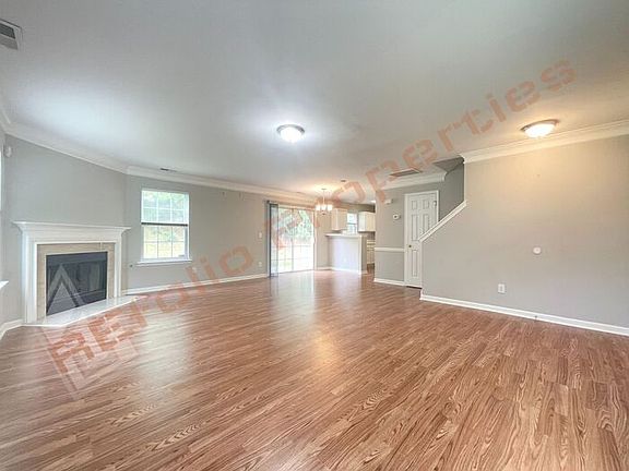 5th image of 215 Pebblestone Dr