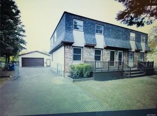 60 Grandview Dr, Amherst, NY 14228