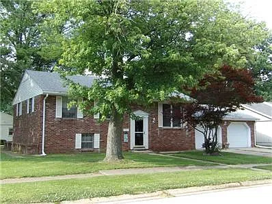 1410 Rosewood Ln photo 1