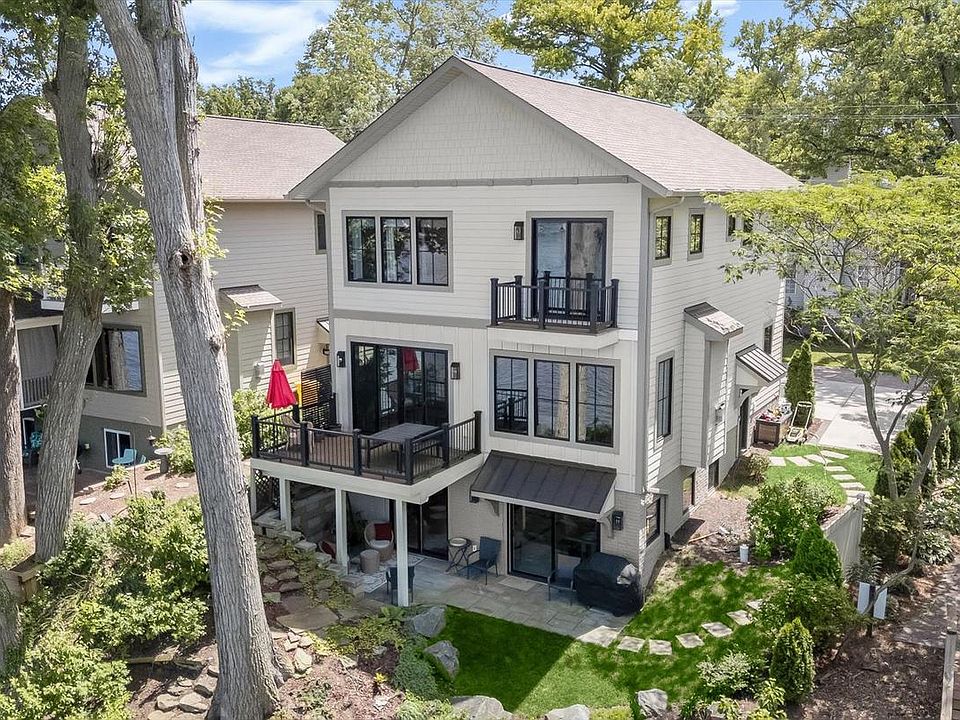 1st image of 20 Shore Walk Rd