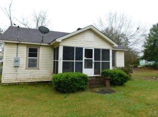 15 Maple St, Century, FL 32535
