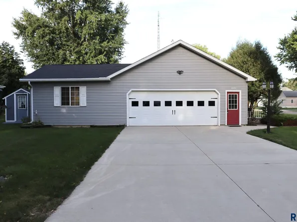 100 Hillside Ct, Russell, MN 56169