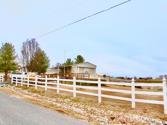 3rd image of 165 Paul Combs Dr