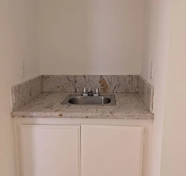 2501 W Grand Ave #6 — Photo 12