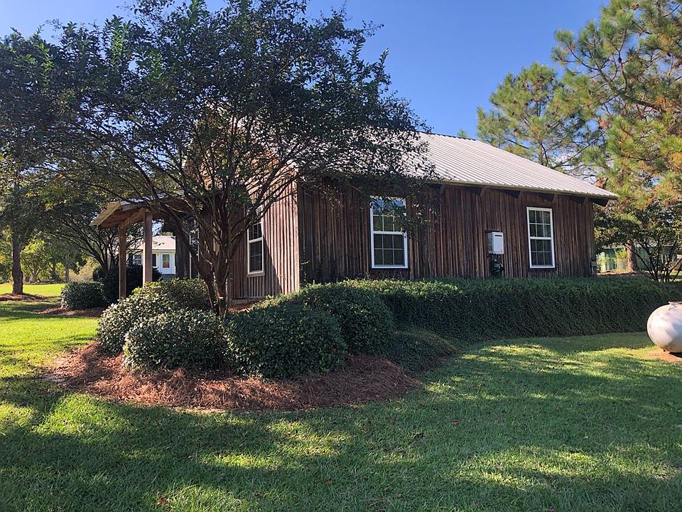 1st image of 400 Pine Hill Cir