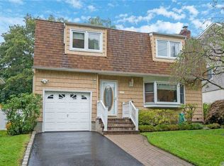 7 Van Wicklen Ct, Northport, NY 11768