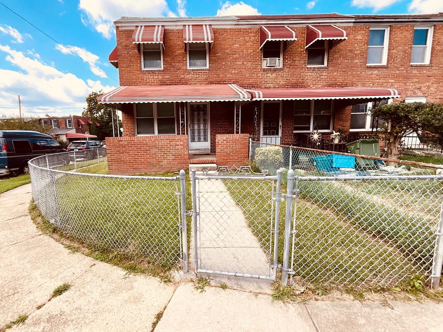 2 bed, 1.0 bath, 1728 sqft, $1,250 — Photo 1