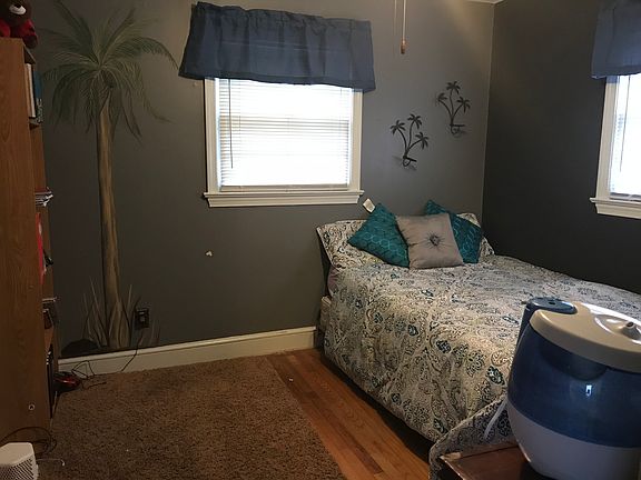 3rd image of 1317 Meadowbrook Cir