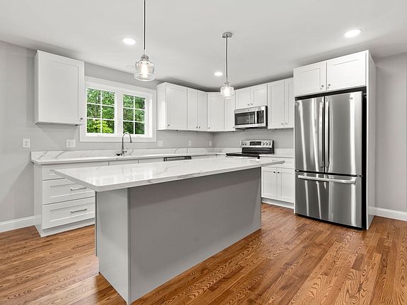 3rd image of 33 Daniels St
