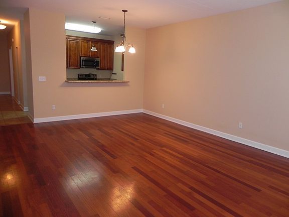 3rd image of 328 Stratford Dr