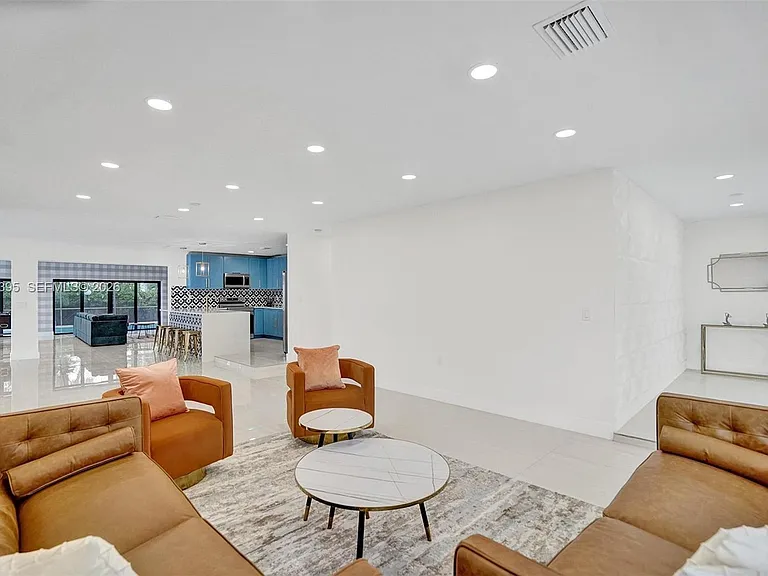 1141 N Northlake Dr — Photo 17