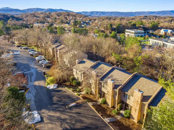 3521 Londonderry Ln, Roanoke, VA 24018