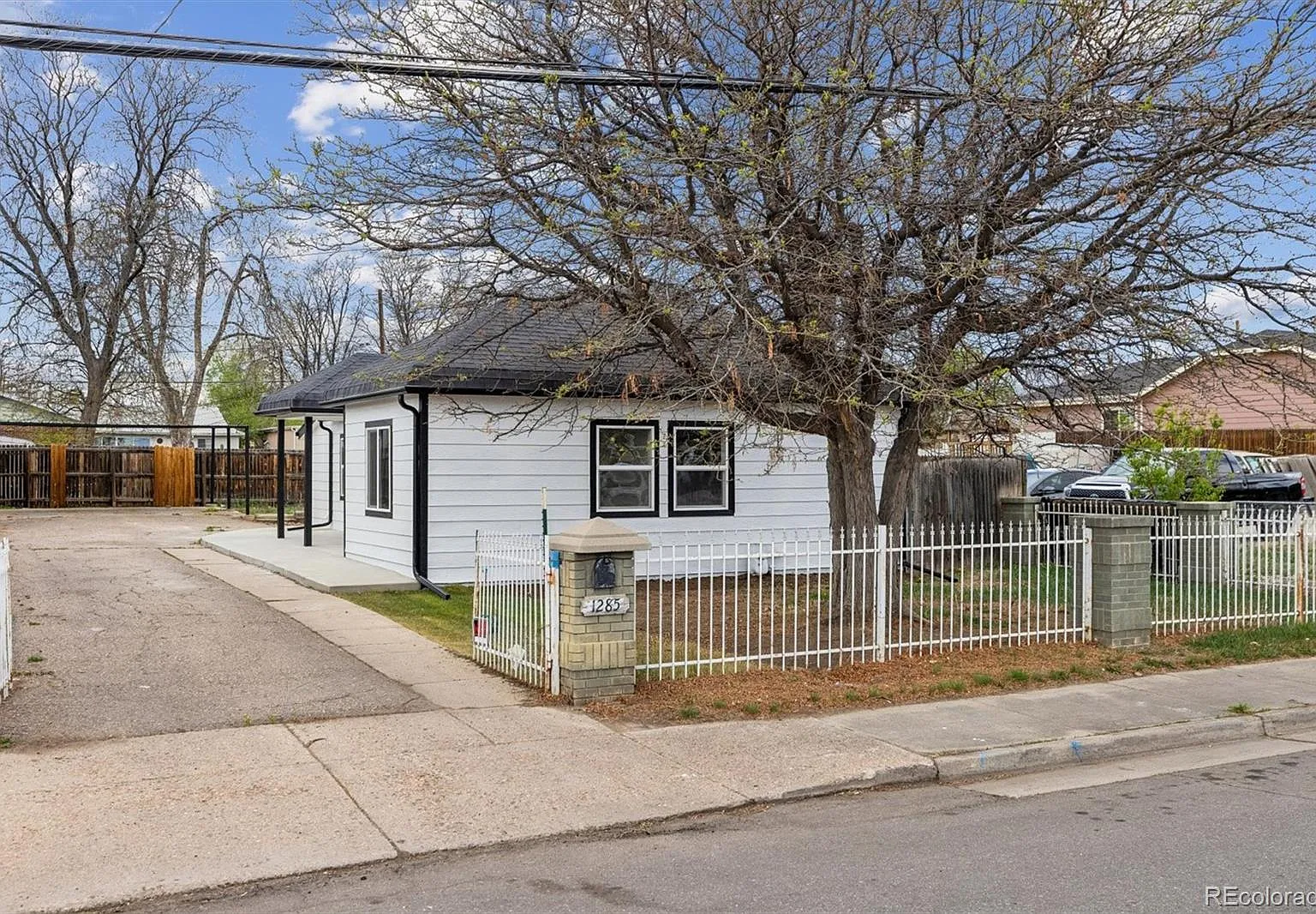 3 bed, 2.0 bath, 1081 sqft, $2,850 — Photo 1