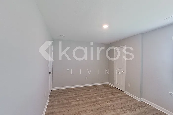 1139 Freedom Pkwy — Photo 9