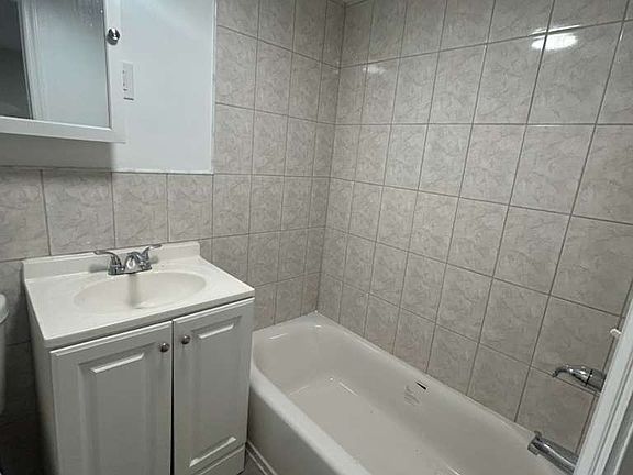 5th image of 2422 Cambreleng Ave Floor 1