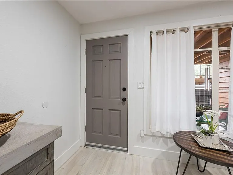 1212 Castle Hill St #7 — Photo 10