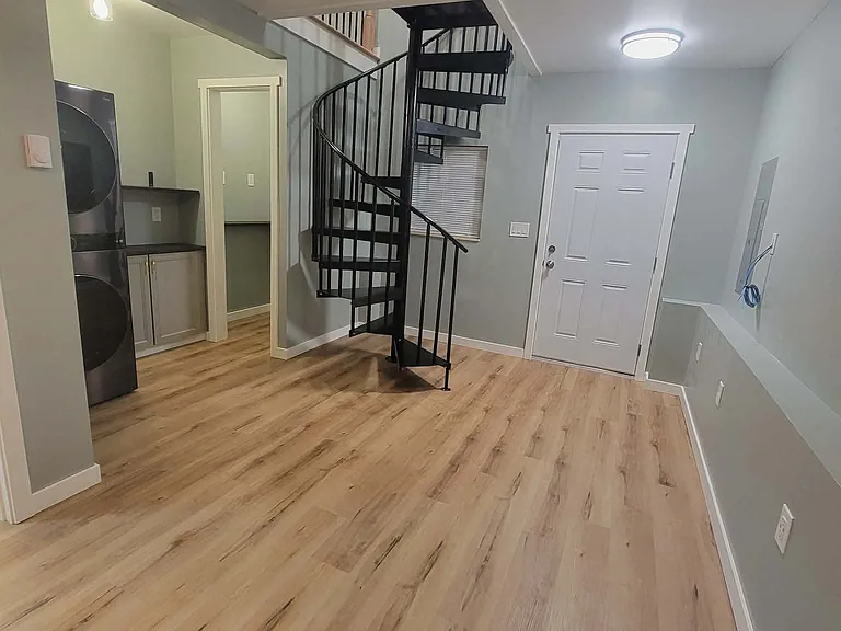 4020 Hoyt Ave #B — Photo 1