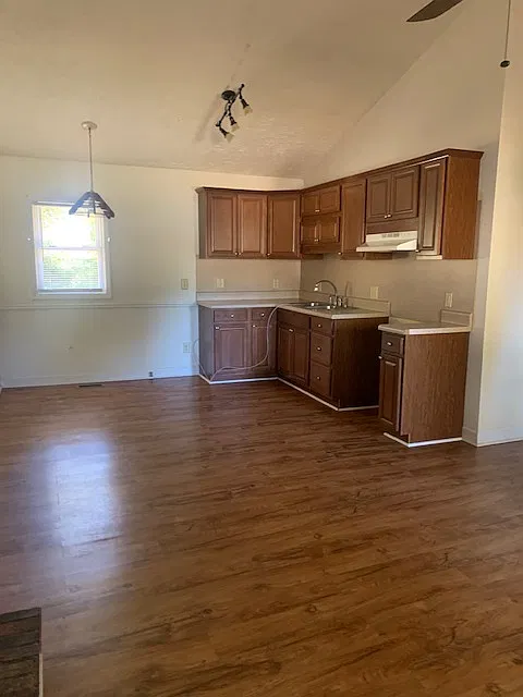 3 bed, 960 sqft, $1,200 — Photo 4