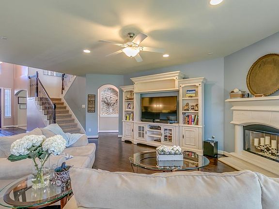 3rd image of 4620 Miramar Dr