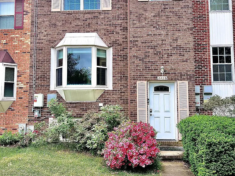 2426 Vineyard Ln — Photo 1