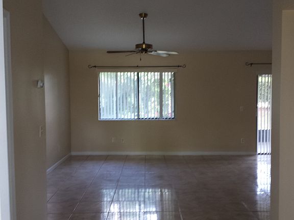 5th image of 234 Parkwood Dr S