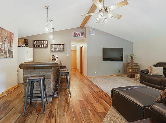 3rd image of 17231 Overhill Ave