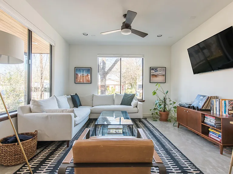 2707 Francisco St — Photo 1