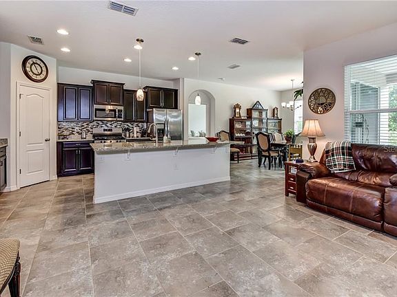 3rd image of 203 Victoria Trails Blvd