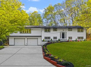 56 McArthur Ln, Smithtown, NY 11787