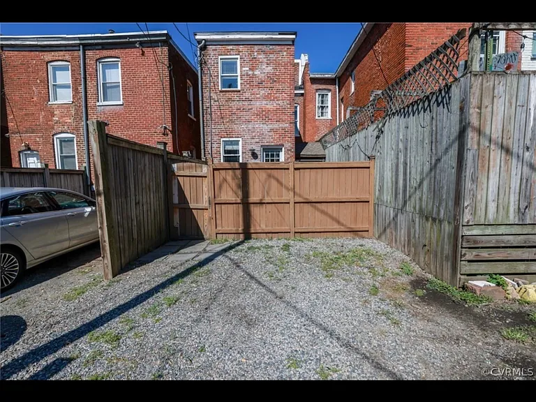 15 S Morris St — Photo 19