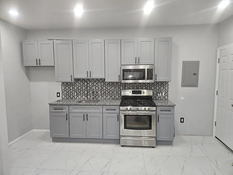 236 Fulton Ave — Photo 3