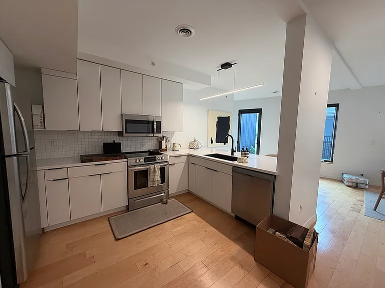 15 Allen St #201 — Photo 9