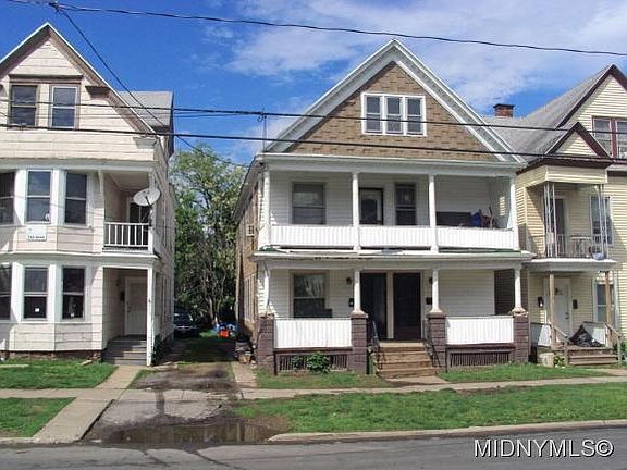 3rd image of 915 Mary St