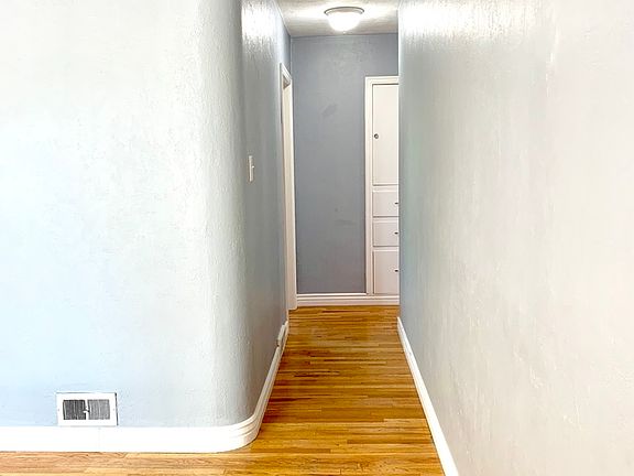 5th image of 879 E Logan Ave