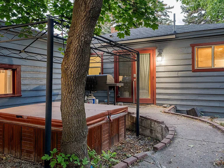 430 S Meridian Rd — Photo 1