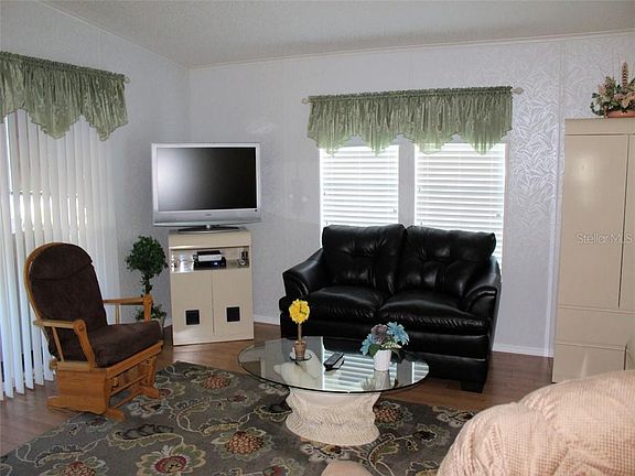 5th image of 88 Pindo Palm St E