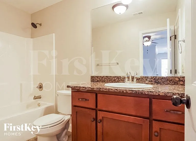 606 Park Lake Cir — Photo 15