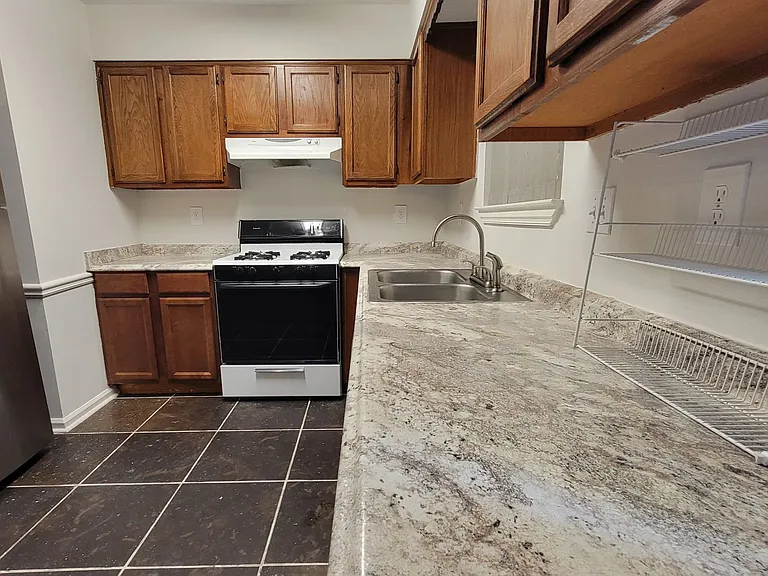 1064 Huntington Trce SE — Photo 19