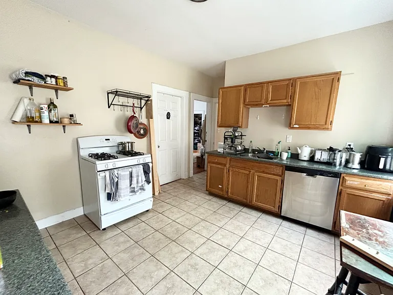 72 Calumet St #3F — Photo 2