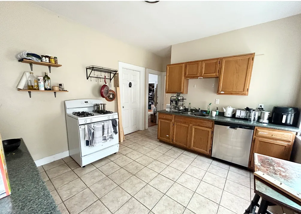 Building Photo - 72 Calumet St #3F