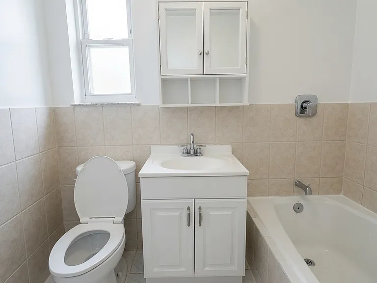 1652 Fowler Ave — Photo 8