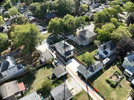 5th image of 517 W 5th St