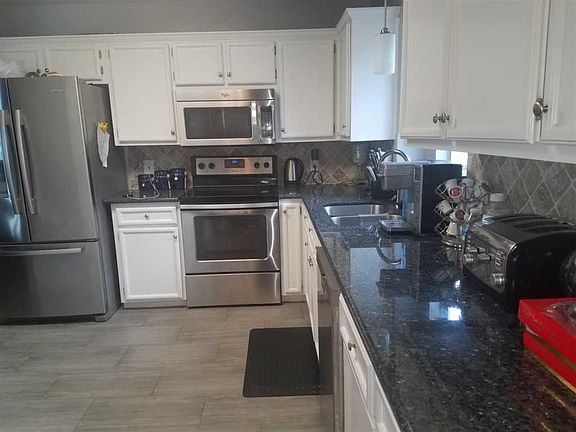3rd image of 5665 Jackie Ln