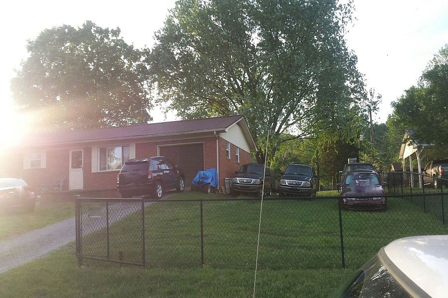 2nd image of 207 Livesay Cir