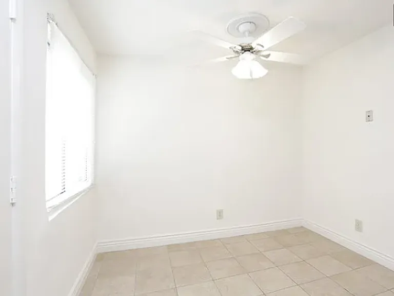 1021 Francis Dr — Photo 3