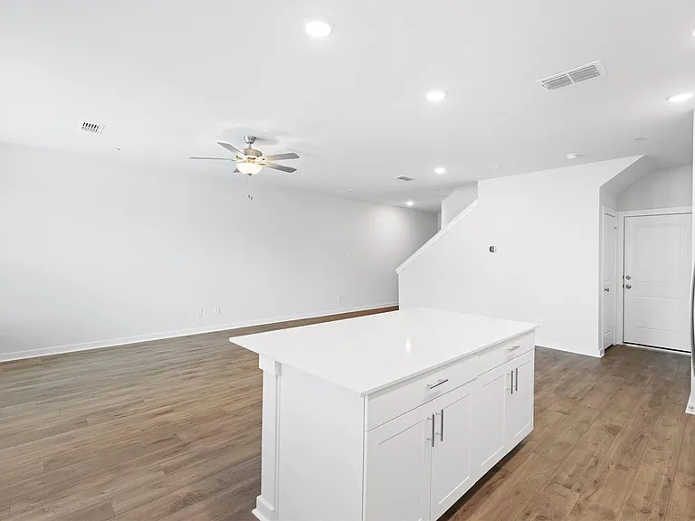 8104 Danson Ln — Photo 6