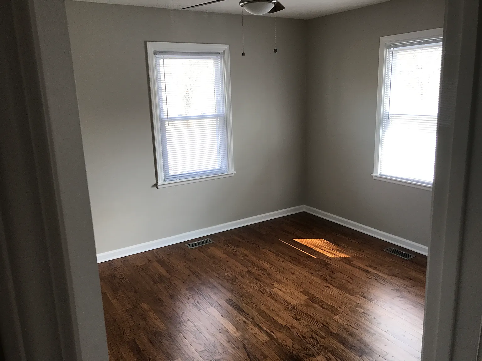 3 bed, 1.5 bath, 1100 sqft, $1,550 — Photo 4