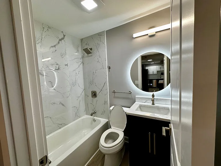 Loyola Beach Apartments — Photo 7
